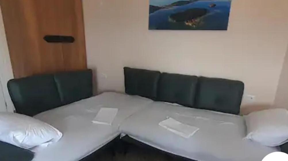 Queen Apartmets Vlorë Zimmer foto